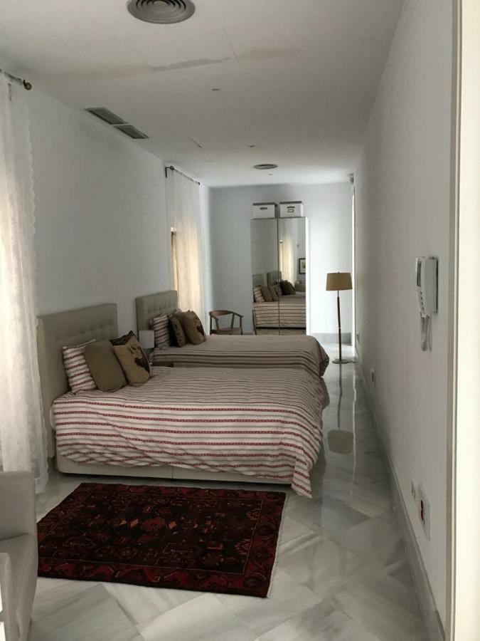 Casa Palacio En Jerez De La Frontera Con Piscina Privada Luaran gambar